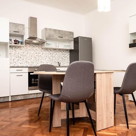 Apartment Marta Raša エクステリア 写真