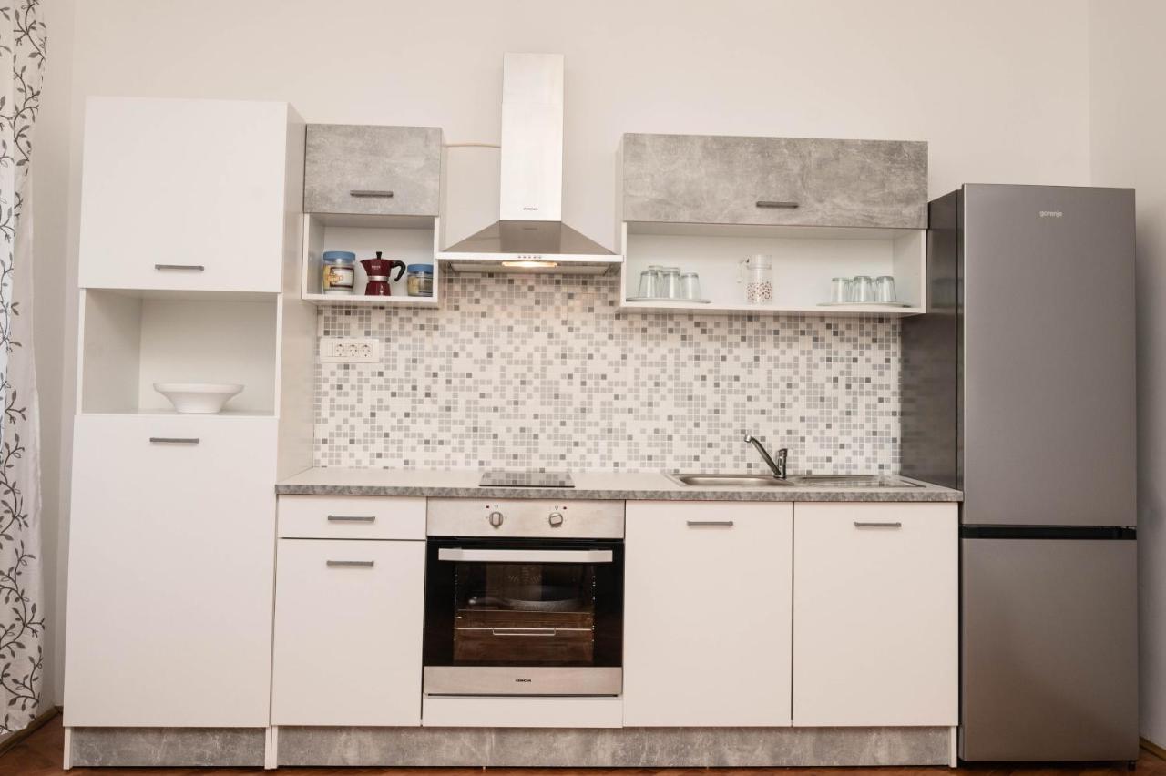 Apartment Marta Raša エクステリア 写真