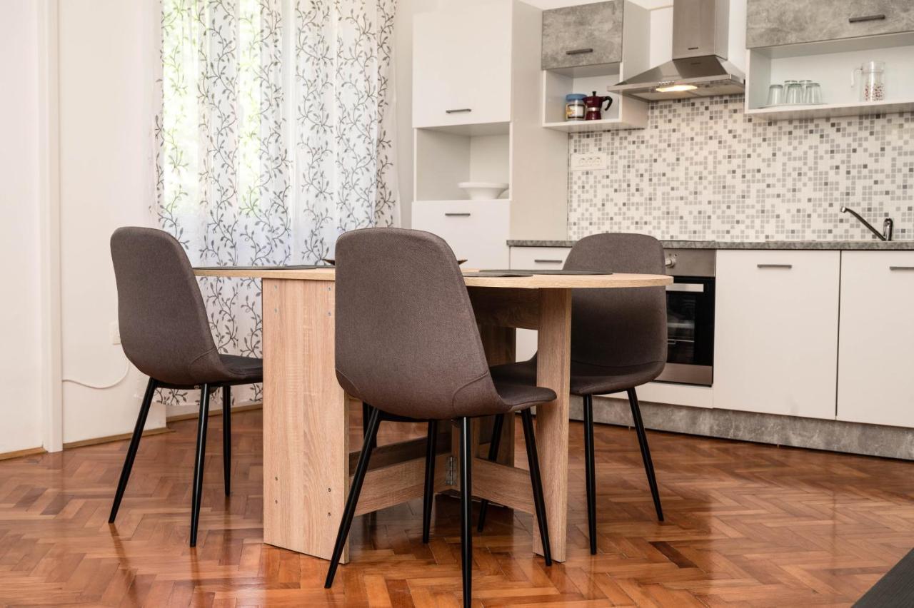 Apartment Marta Raša エクステリア 写真