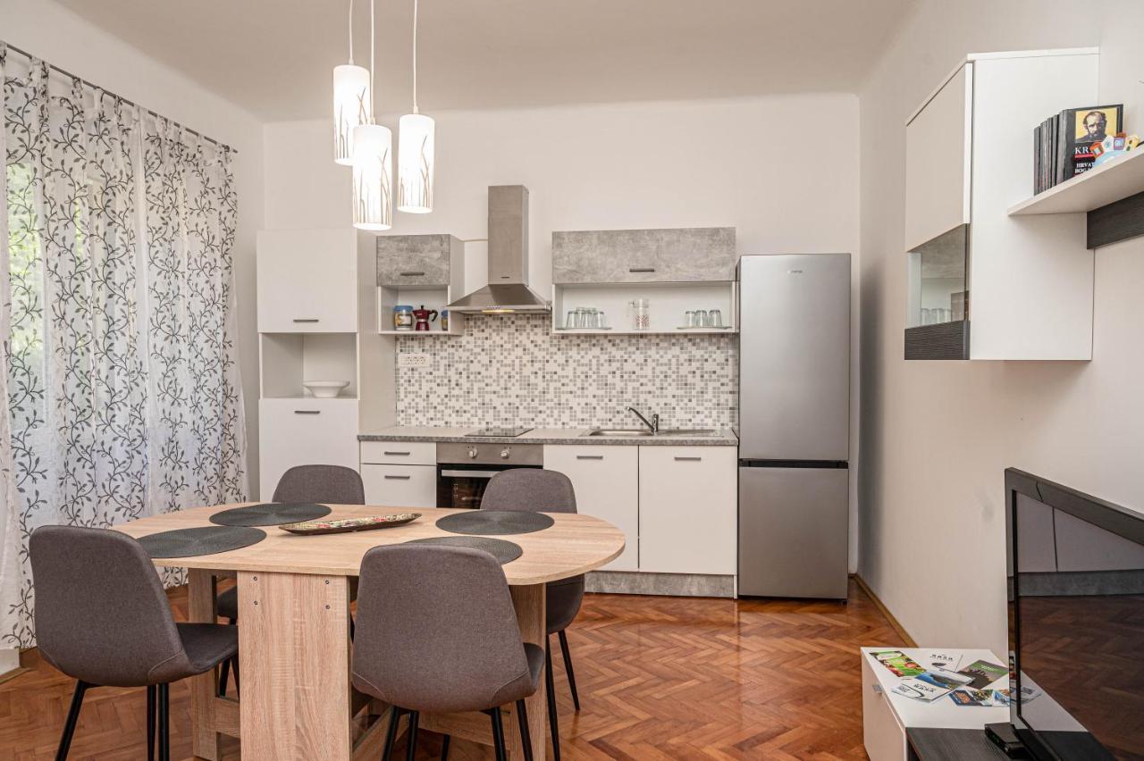 Apartment Marta Raša エクステリア 写真