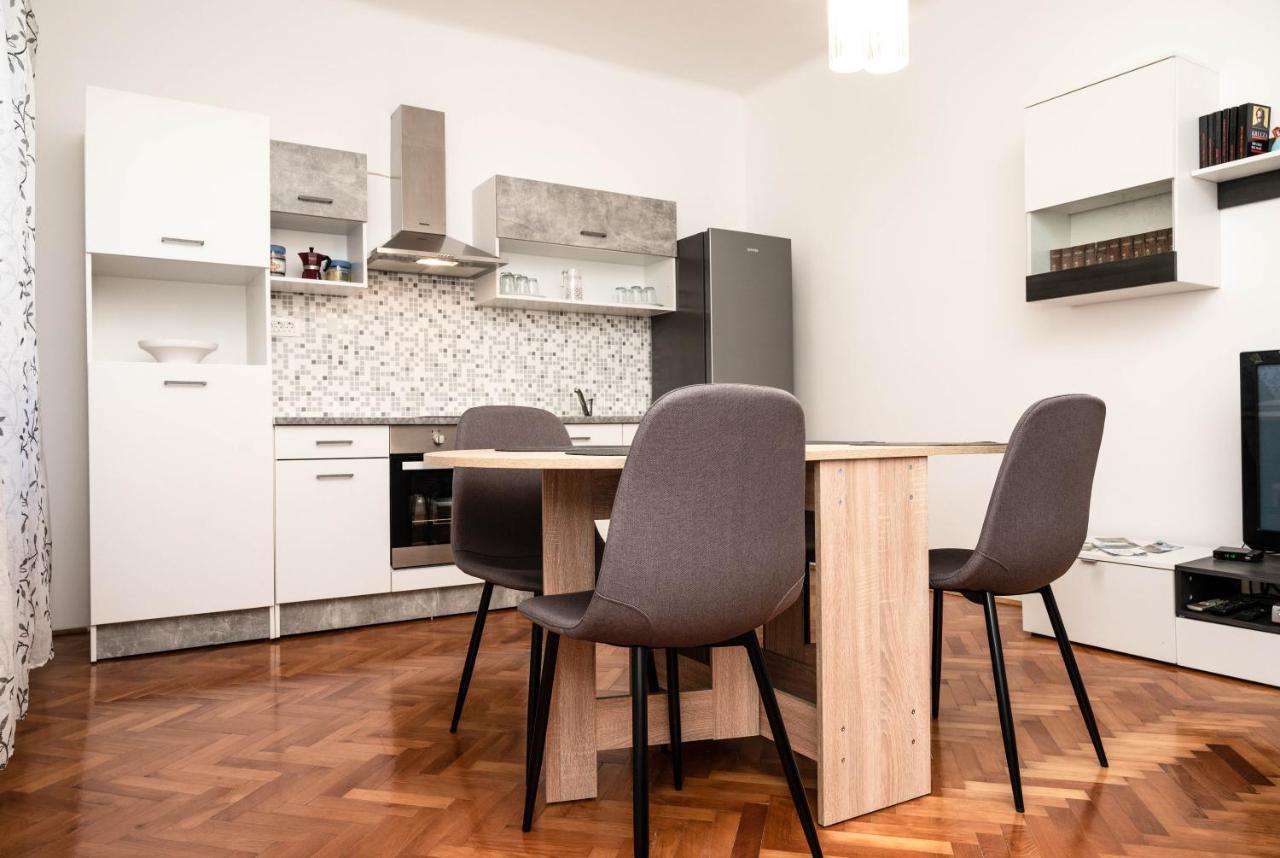 Apartment Marta Raša エクステリア 写真